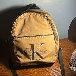 Barely used its green it’s a small bag for men